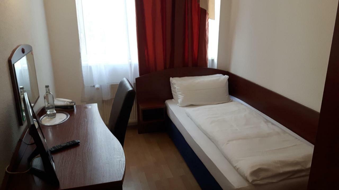 Hotel Aurelia Frankfurt am Main ภายนอก รูปภาพ